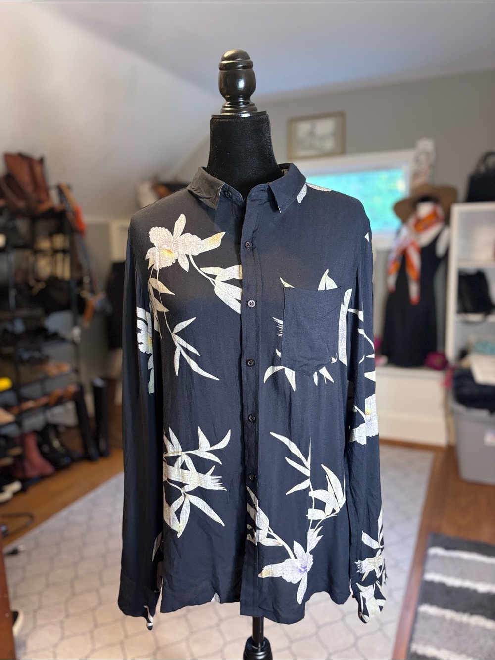 NEUW Nieuwlandstraat Blue Orchid Button-Up Shirt – Men’s Small – Black Floral - Picture 3 of 9